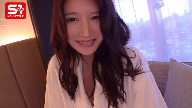 [9SONE-702] Release Your Tension with Actress Hikaru Nagi... Smiling, Friendly and Sexy. In Her Private Mode with a Raw Amateur FUCK. (Blu-ray) - Image 4
